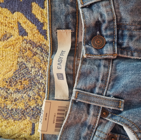 Gap Easy Fit Jeans - Picture 2 of 4